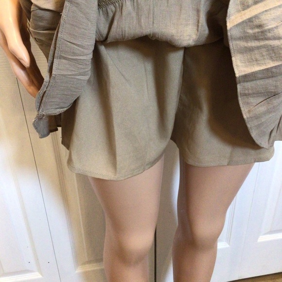 Do + Be Juniors Tan Ruffled Smocked Mini Skirt Skort Size Large - Picture 4 of 8